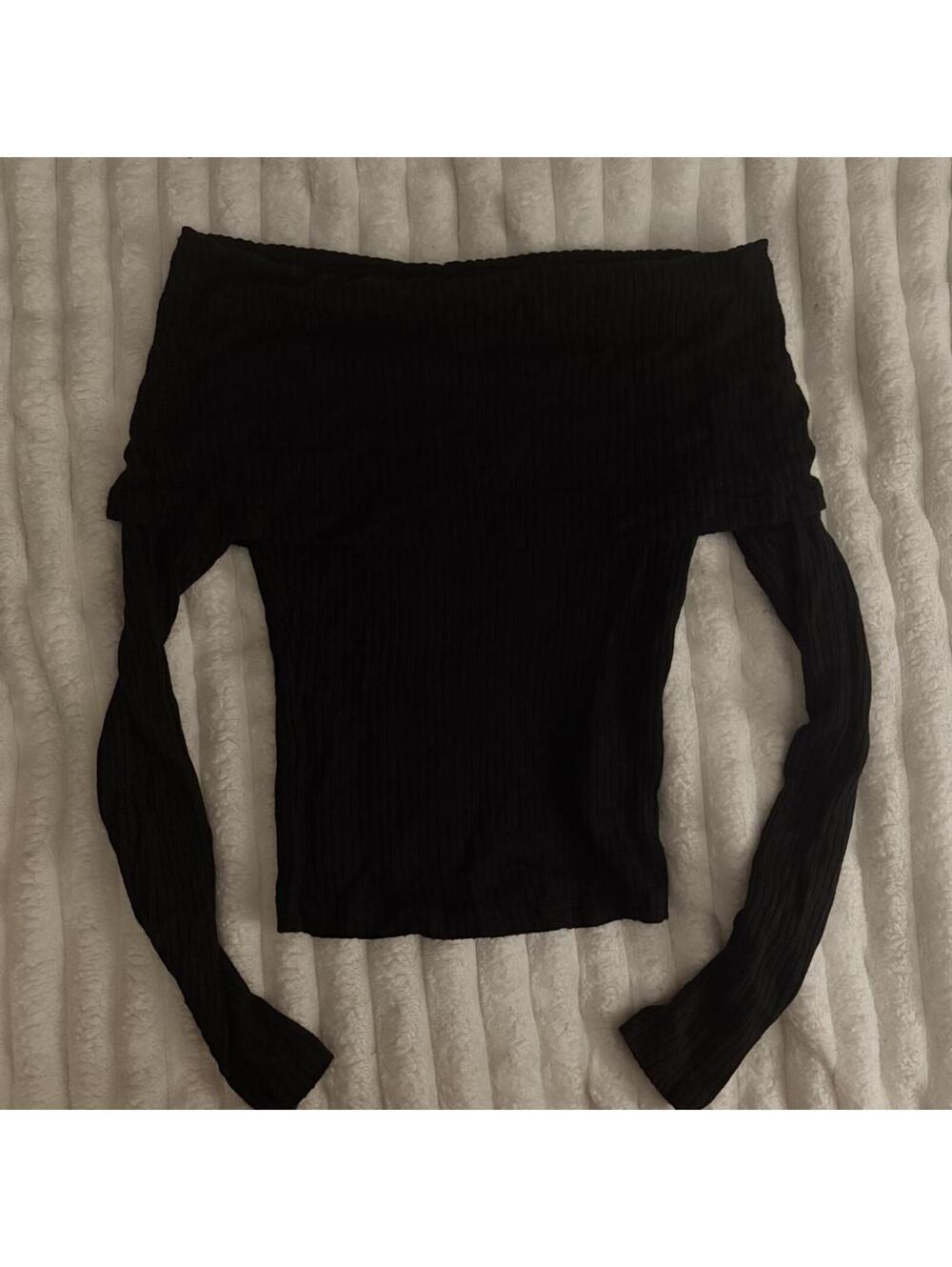 Urban Outfitters Women's Black Shirt